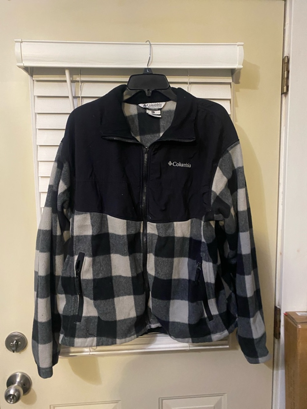Columbia Men's Black and Gray Plaid Lightweight Fleece Jacket